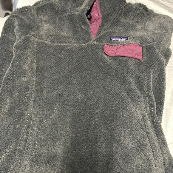 Patagonia Fleece Pullover with Pink Details - Picture 2 of 4